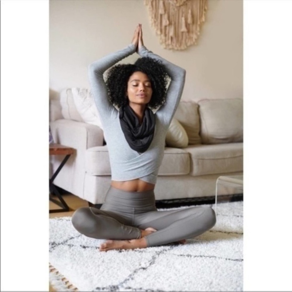 Beyond Yoga New Infinity Scarf Soft Knit Loop Scarf for Yoga & Travel